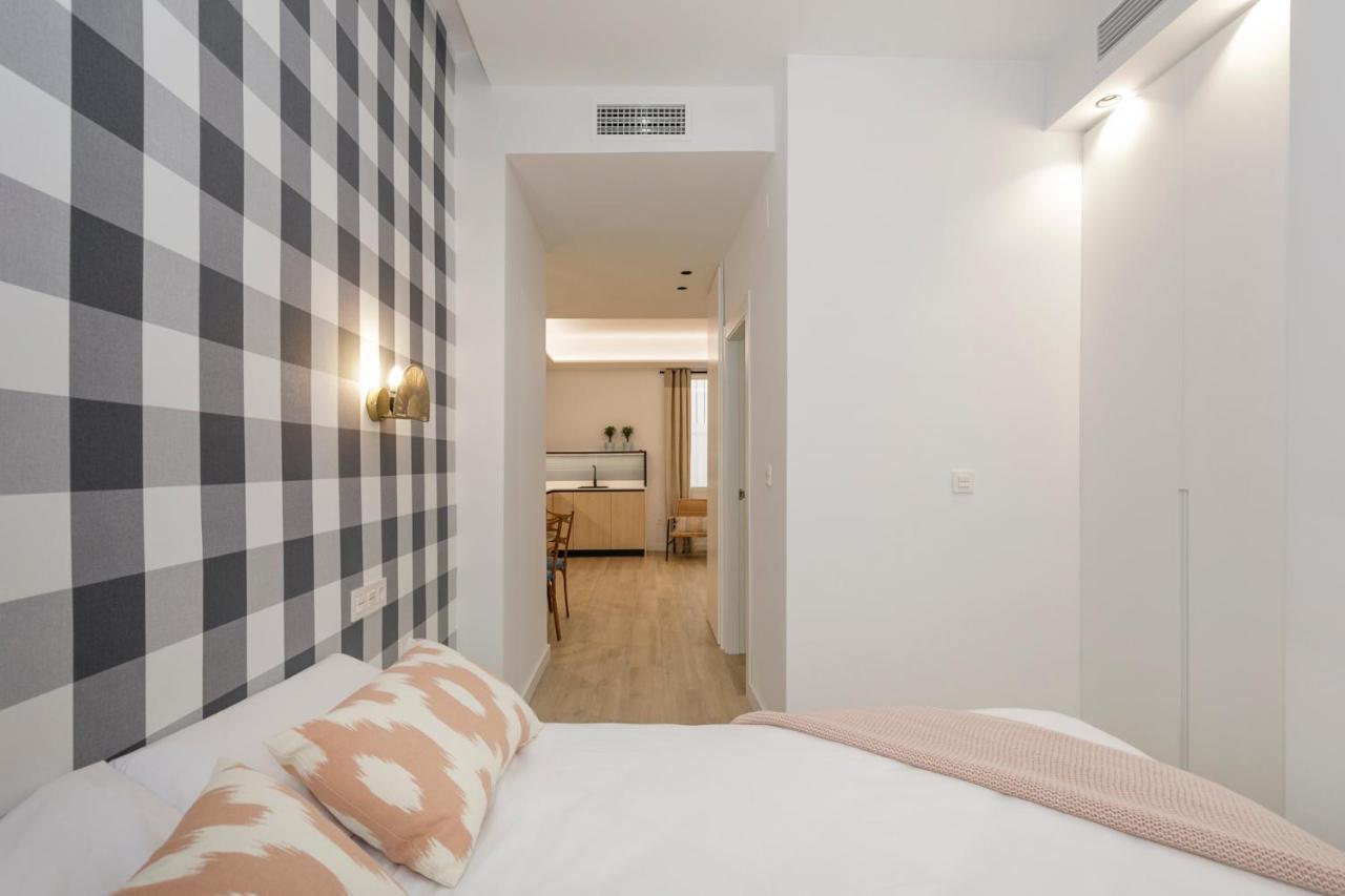 Hi Room - Smart Apartments - He 0 グラナダ エクステリア 写真
